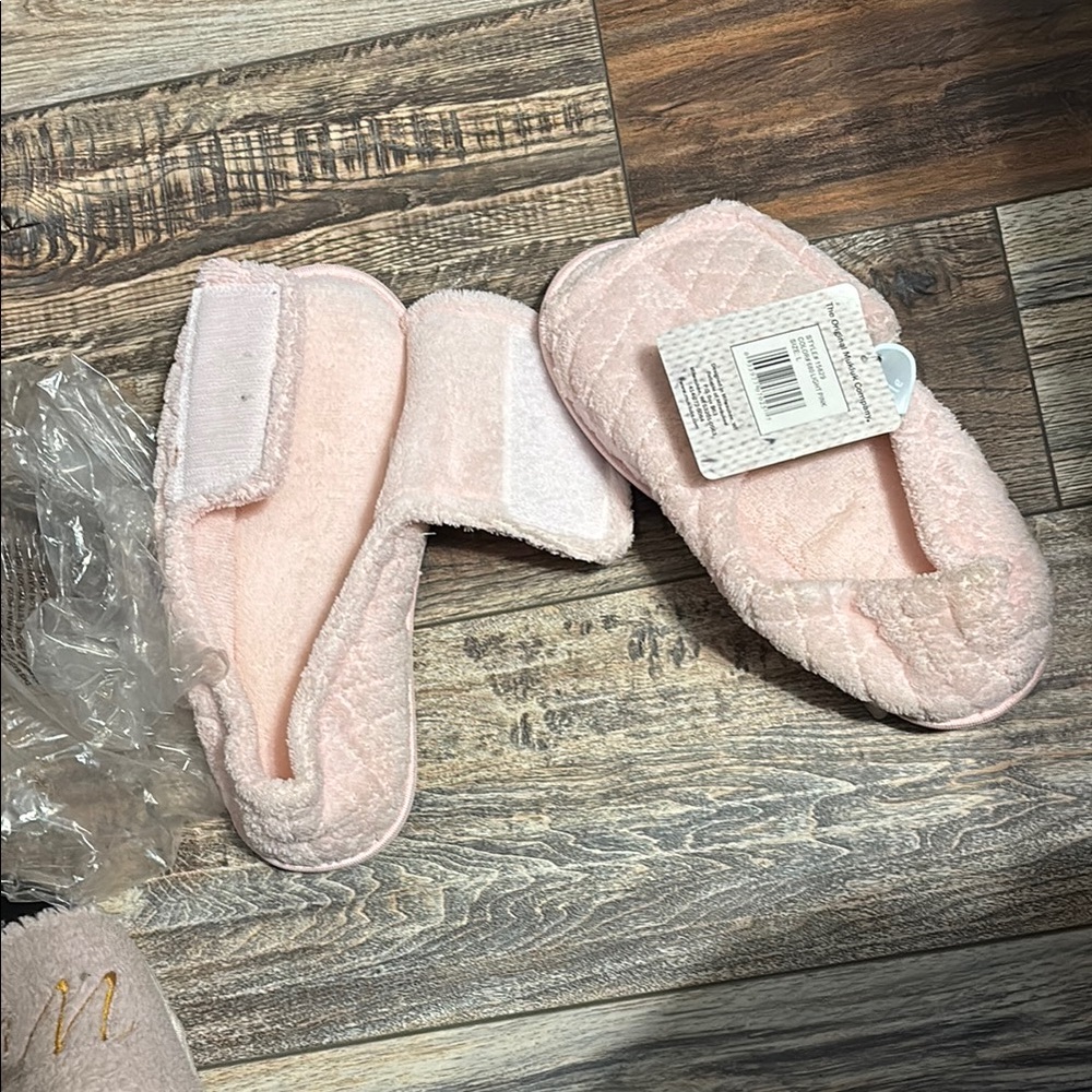 Cozy Pink Women's Slippers with Velcro Sz:Lg